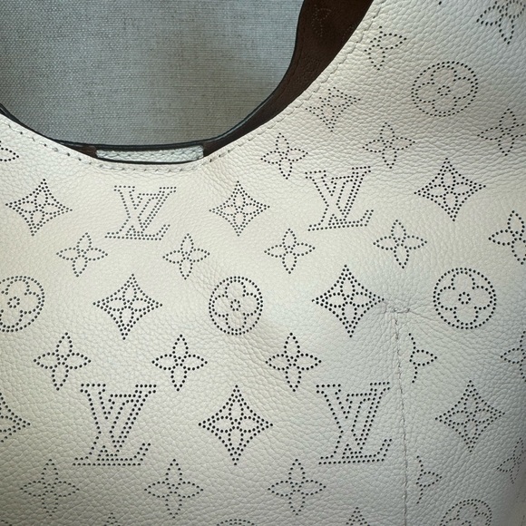 Authentic Louis Vuitton Monogram
Carmel Hobo Mahina Leather Shoulder
Tote Bag - Picture 2 of 10